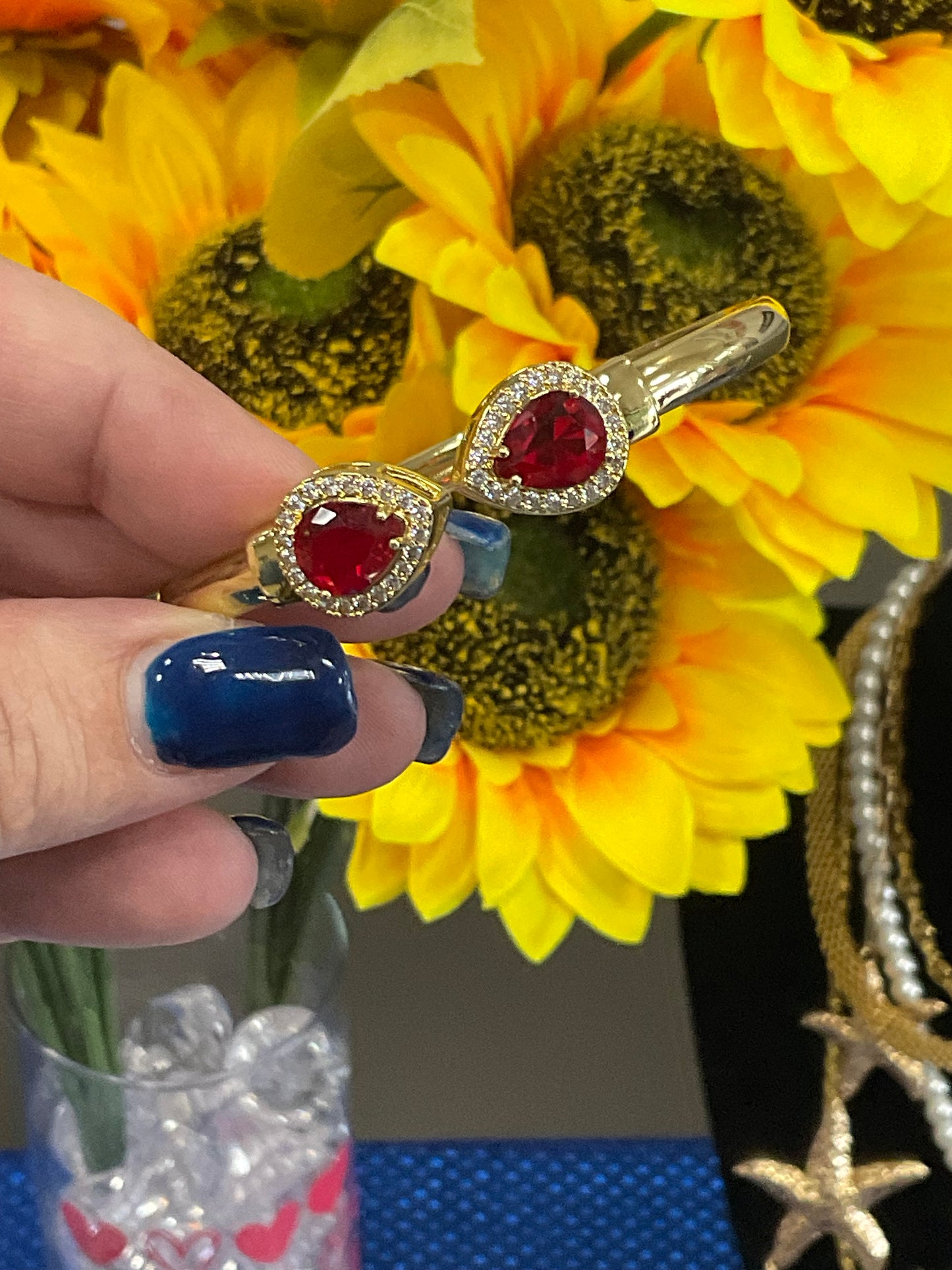 Pulsera de Rubí con Halo de Cristales en Oro