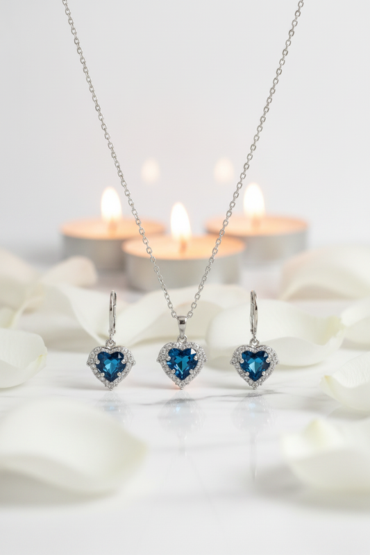 Set corazón azul con rosas y velas románticas